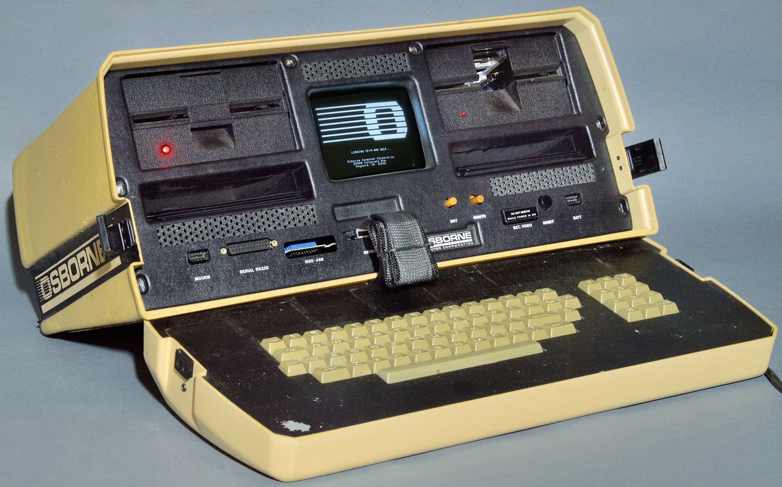 Osborne 1A beige/black case portable microcomputer, 1981 – Osborne Computer Corp., Hayward, Calif. ..